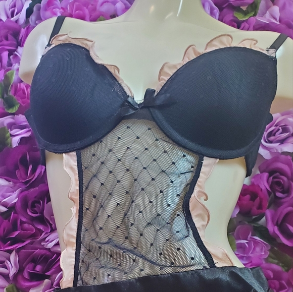 Lingerie - Picture 3 of 4